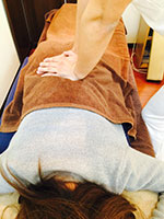 >ぎっくり腰の施術法写真1